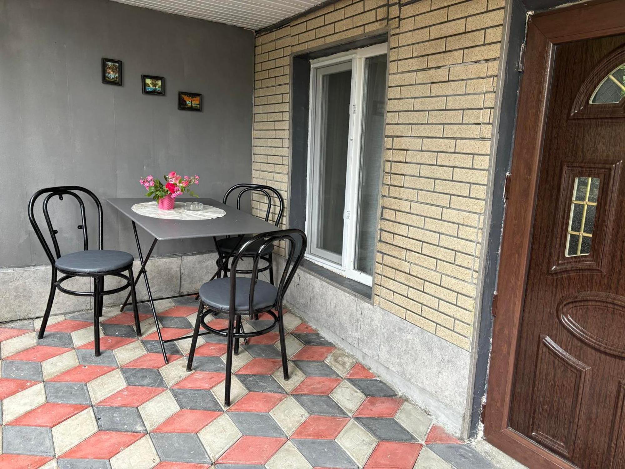 Guest House Happy House Kutaiszi Kültér fotó